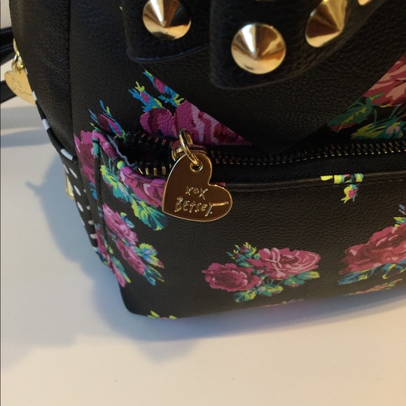 🎉💋🎉Betsey Johnson Floral Backpack and Wallet - Picture 3 of 8